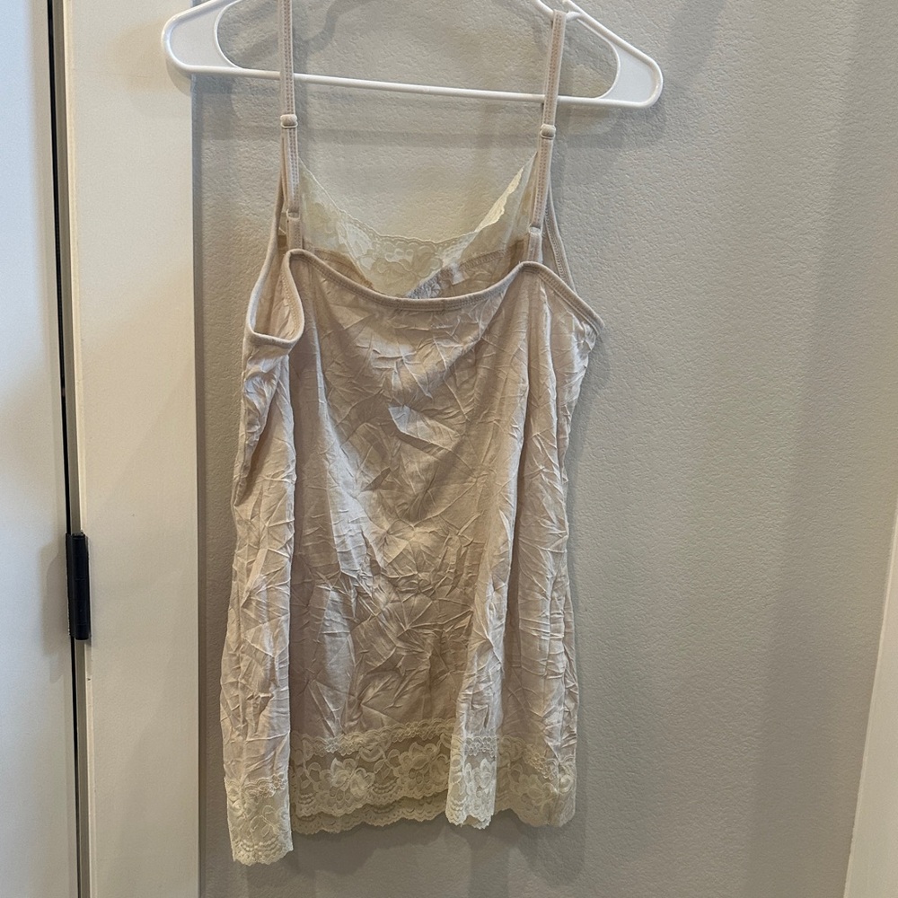 EUC Women’s Maurices Plus Size 1 Lace Trim Beige Long Tank Top Crinkle Camisole - Picture 5 of 7